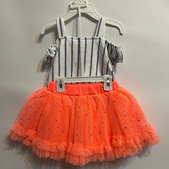 Two piece set - Picture 2 of 2